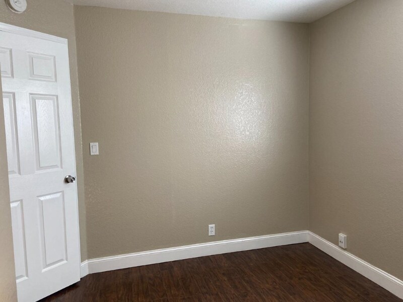 Building Photo - 700 Lacross Ct