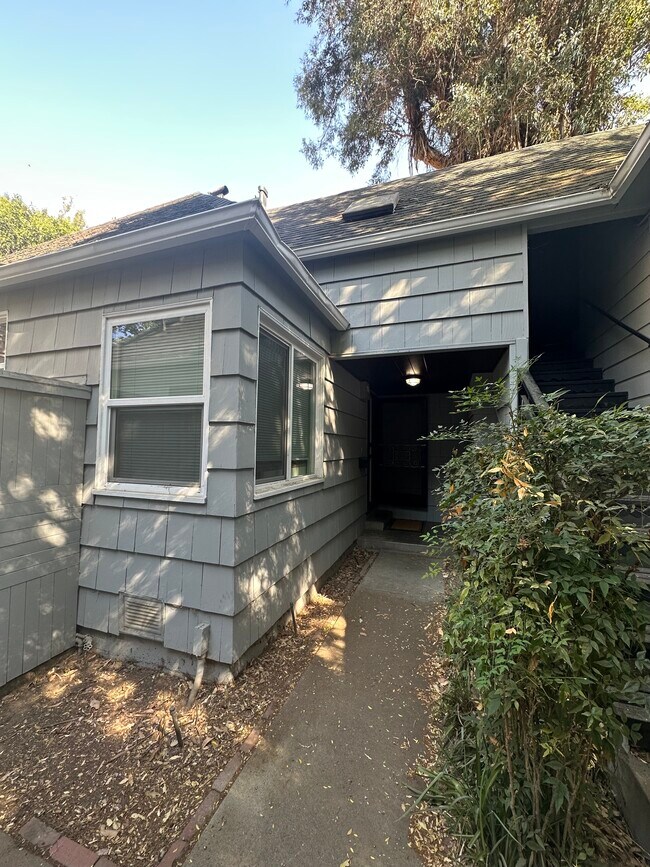 Unit B Entrance - 815 19th St