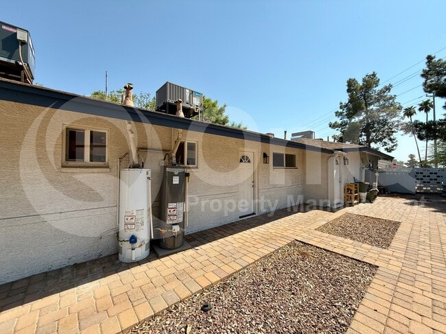 Building Photo - 1202 E Kaler Dr
