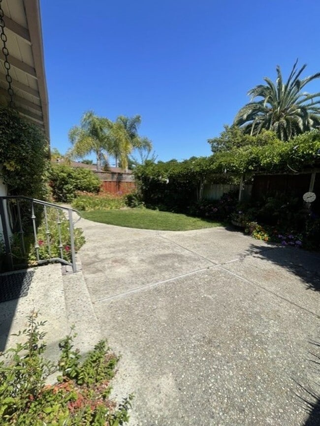 Building Photo - 860 Prospect Hgts