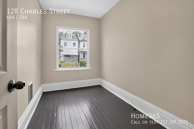 Building Photo - 128 Charles St