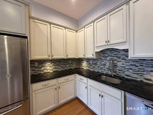 Building Photo - 2067 Barnum Ave