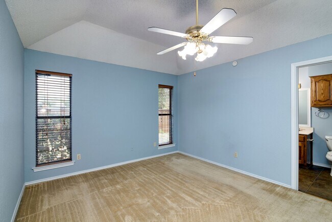 Building Photo - *Cozy Corner Home*
