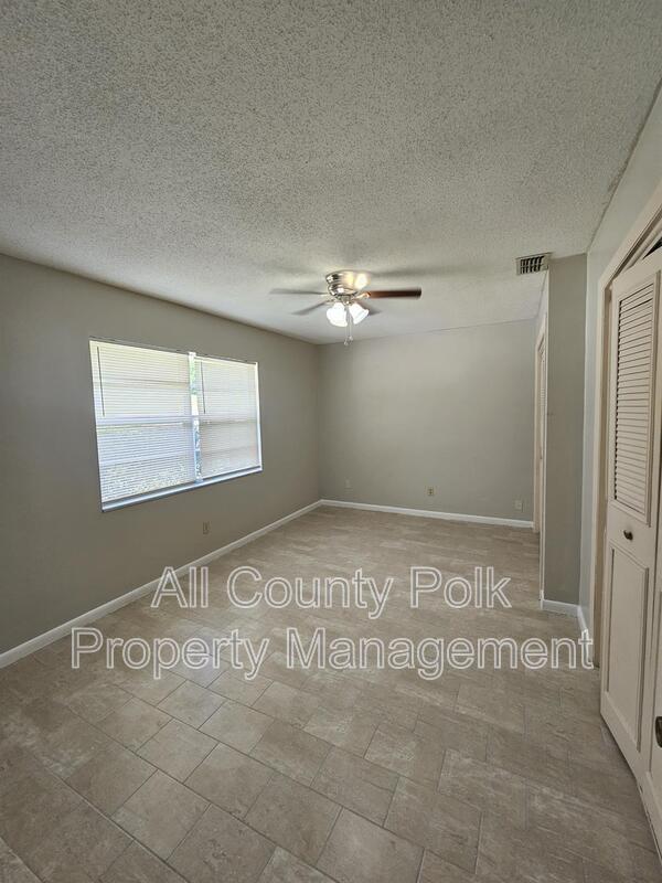 Building Photo - 929 S Buena Vista Dr