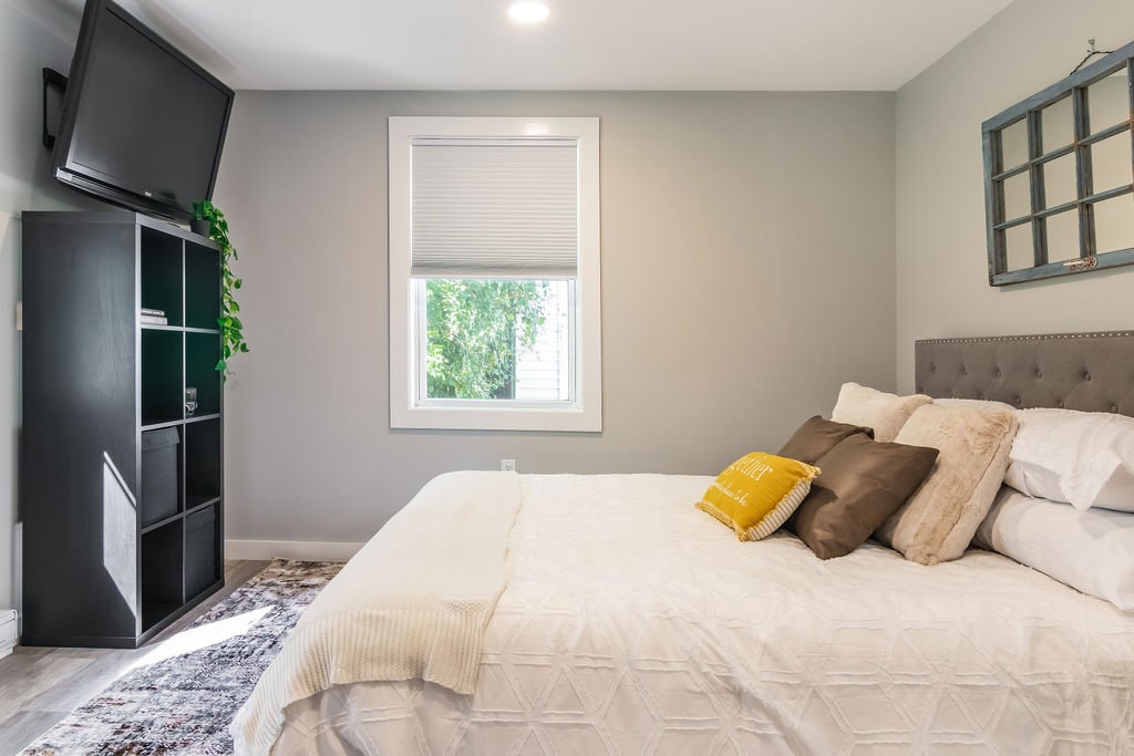 Building Photo - 36 Pequotsepos Rd