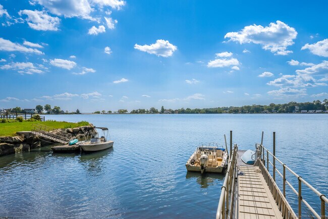 Building Photo - 20 Seagate Rd