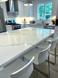 Building Photo - 90 Monument St