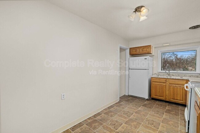 Building Photo - 231 Emerling Dr