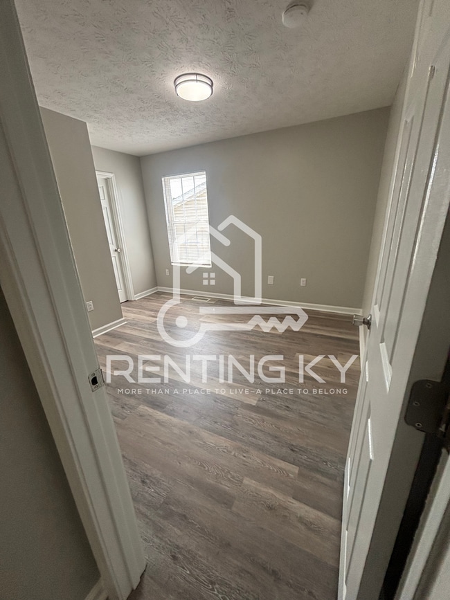 Building Photo - Newly Renovated 3-Bed, 1.5-Bath Townhome with Garage!