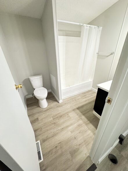 Building Photo - 2552 Smith Ave