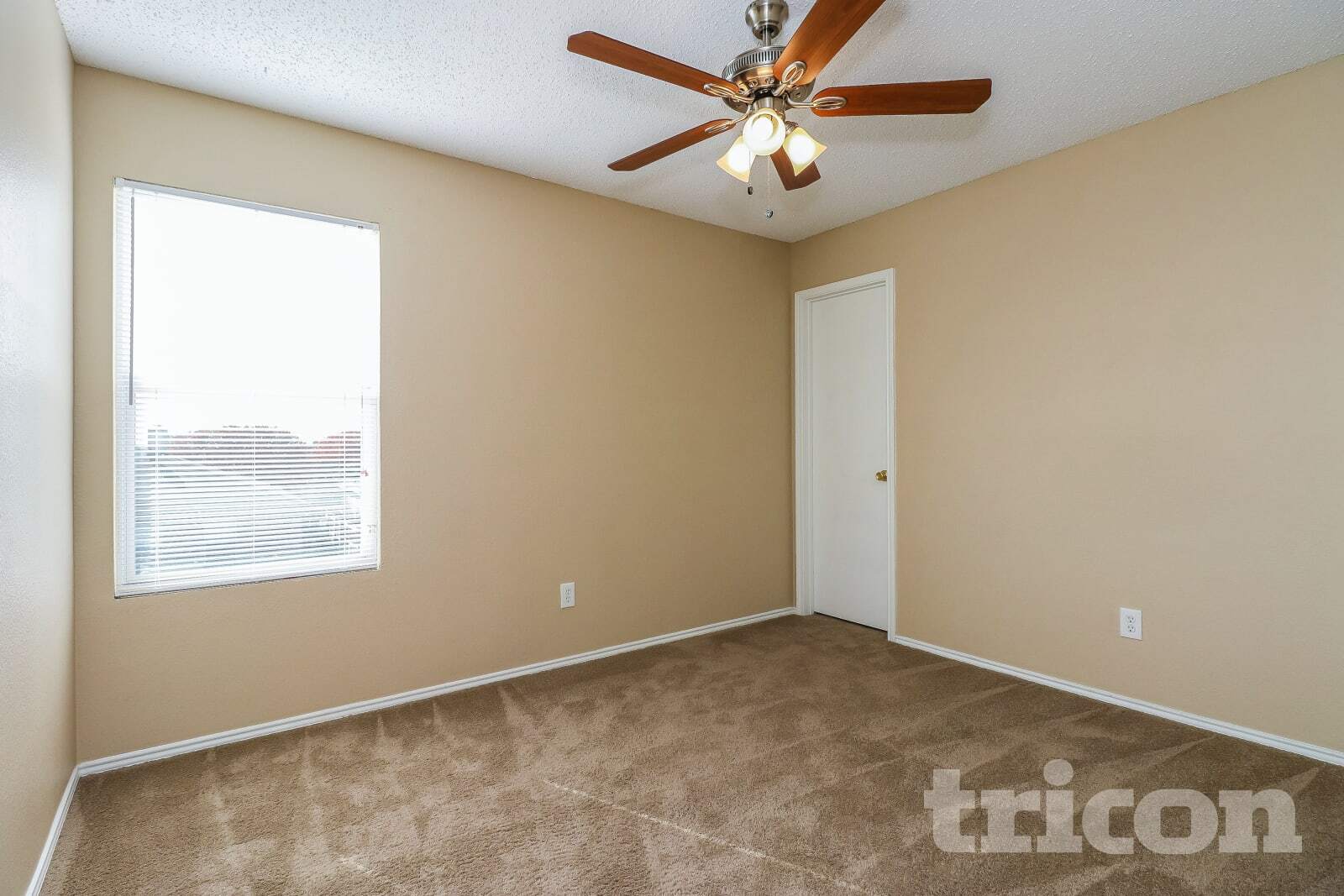 Building Photo - 4865 Waterford Dr