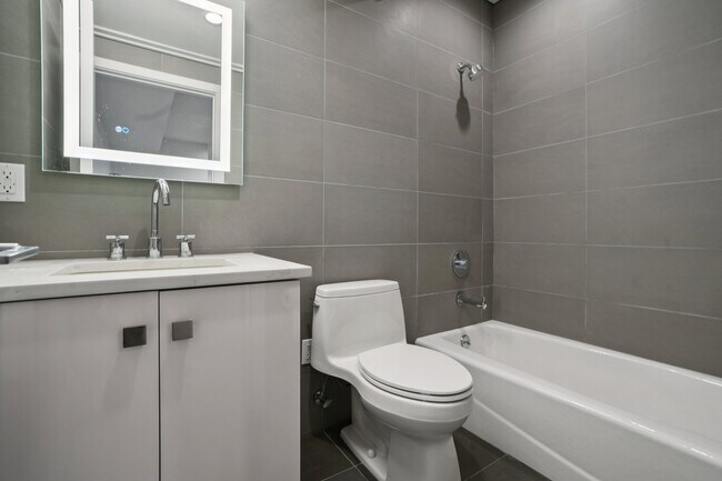 Building Photo - 714 Undercliff Ave