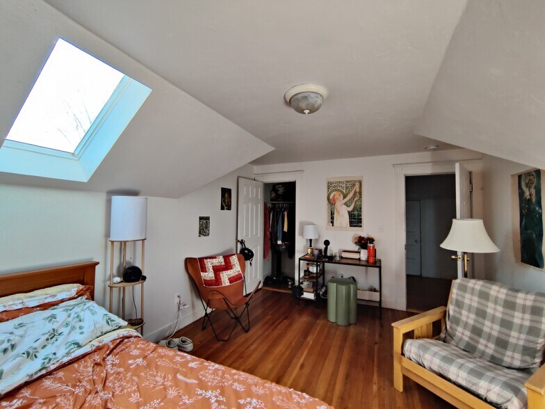 Building Photo - 51 Gardner St