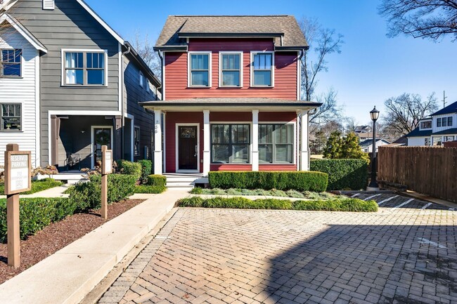 Primary Photo - Great 3BE/2.5BA cottage home in popular Ri...