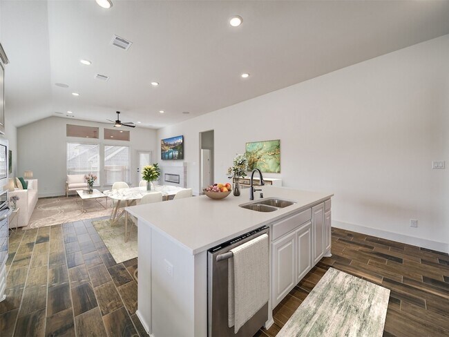 Building Photo - 3401 Riverlawn Dr