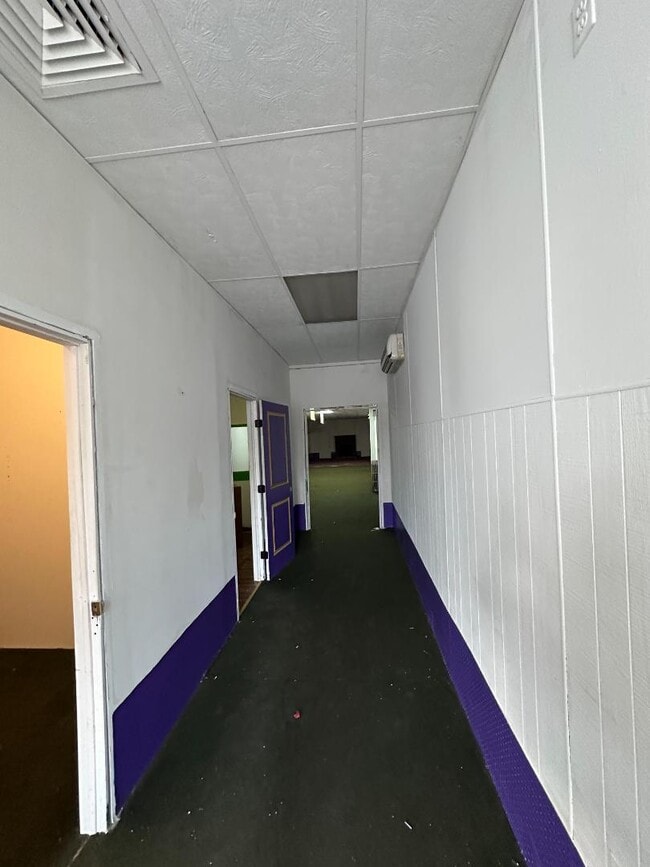 Building Photo - 113 W Main St