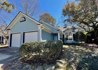 Building Photo - Available June 1st. 3 BR/2 BA in the Heart...
