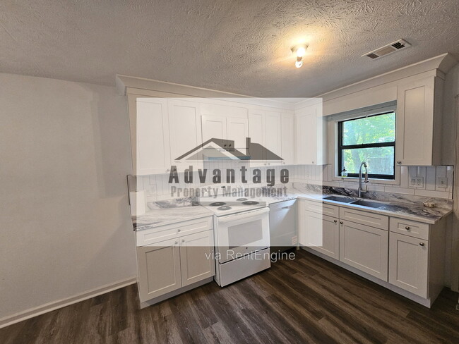 Building Photo - 1521 Pine Cone Ln NW