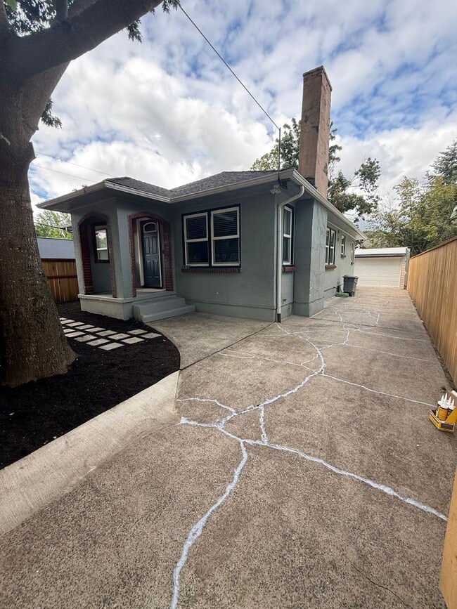 Primary Photo - Beautiful Remodel to this Charming Portland Cottage near Division!