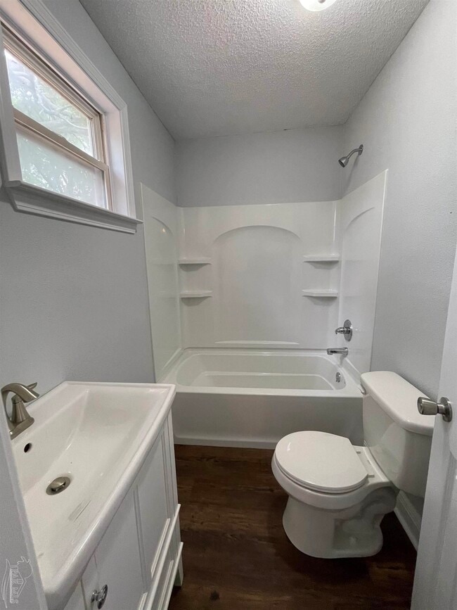 Building Photo - 805 Grandview St