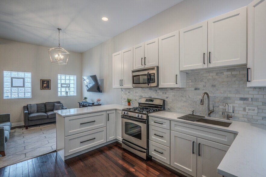 Primary Photo - 1349 W Huron St