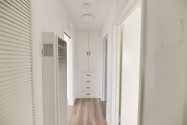 Building Photo - 810 Buena Vista