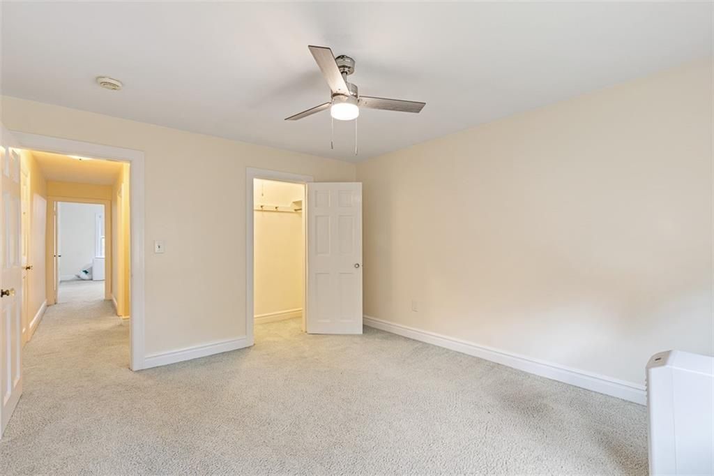 Building Photo - 6 Chase Ln