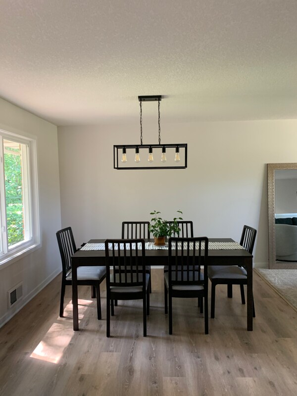 Building Photo - 928 Bartelmy Ln N