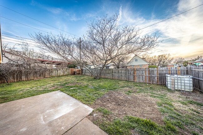 Building Photo - 508 NW Woodridge Dr