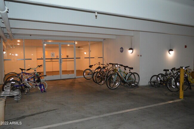 Building Photo - 1701 E Colter St