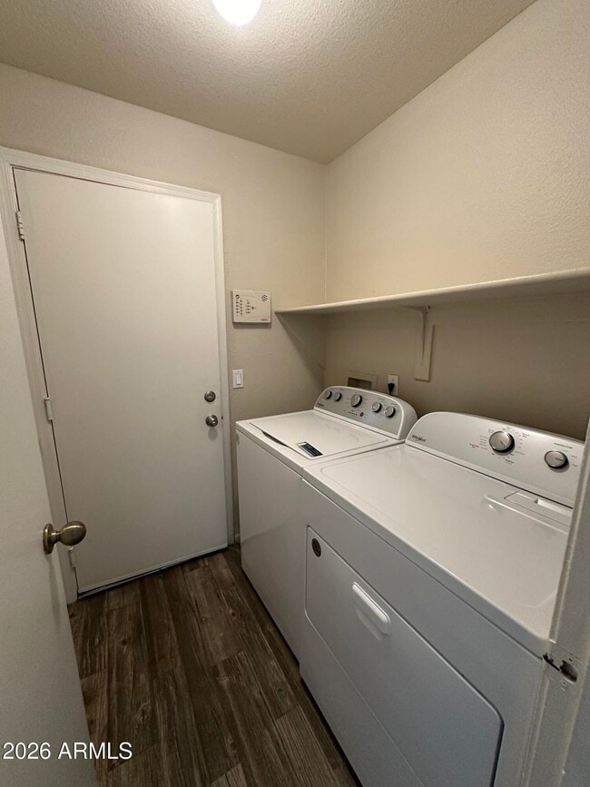 Building Photo - 3057 W Cat Balue Dr