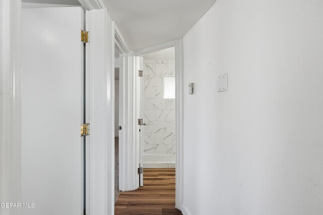 Building Photo - 8929 Robert Dr