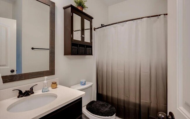 Building Photo - 405 Equinox Loop
