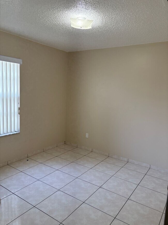 Building Photo - 4 Bedroom Home in a Prime Location!