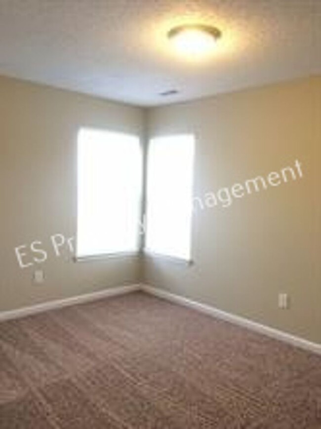 Building Photo - Wonderful  4 Bedroom 2.5 Bathroom Two Stor...