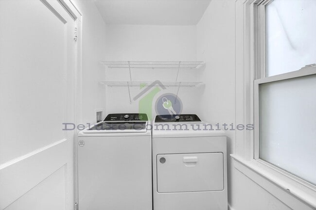 Building Photo - 2 MONTH LEASE ONLY! GORGEOUS 4 BEDROOM HOME!!! Available NOW- Month to month lease only!