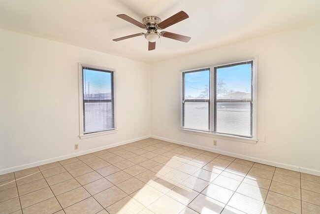 Building Photo - 1807 Doran Dr