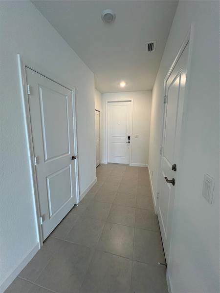 Building Photo - 655 SE Lk Fls St