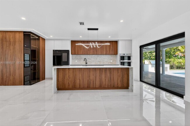 Building Photo - 607 Layne Blvd