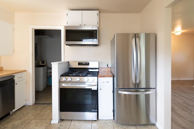 Building Photo - 1857 Willow Rd