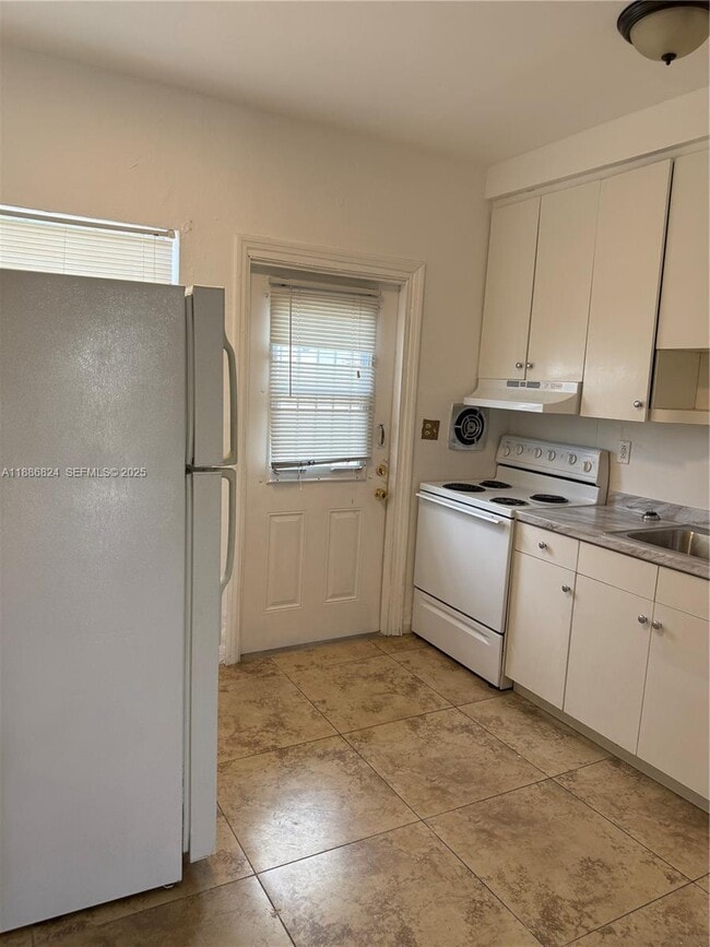 Building Photo - 1788 SW 7th St