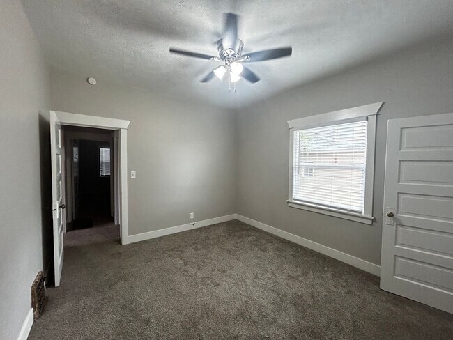 Building Photo - Elegant 3 Bed, 2 Bath Home in Spokane!