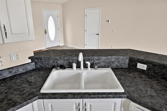 Building Photo - 9 Lytton Ln