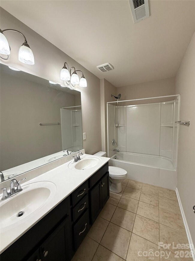 Building Photo - 1121 Wainscott Dr