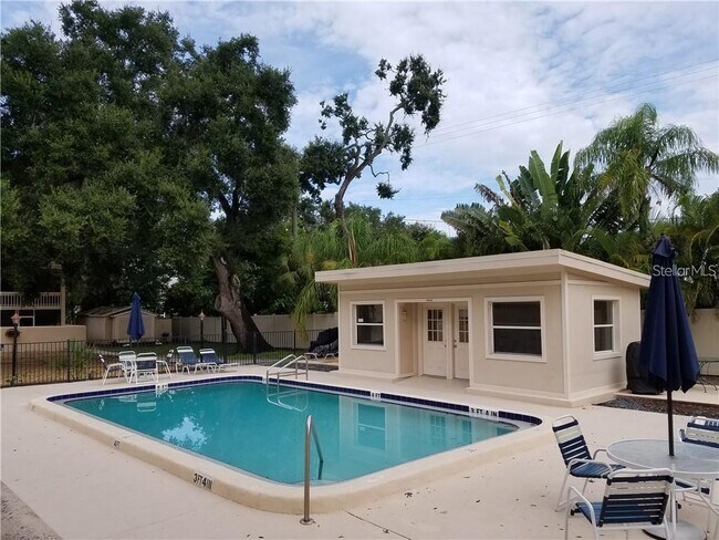 Building Photo - 3360 S Osprey Ave