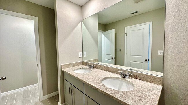 Building Photo - 5852 Ocean Isle Dr