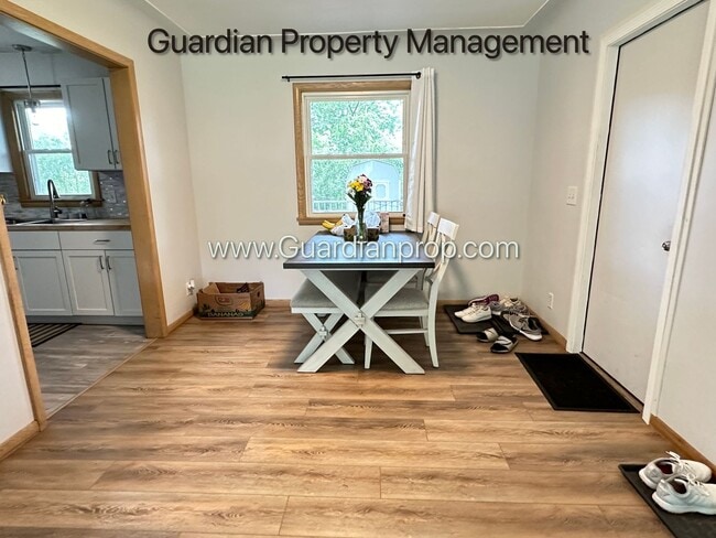 Building Photo - 3050 Glenden Terrace