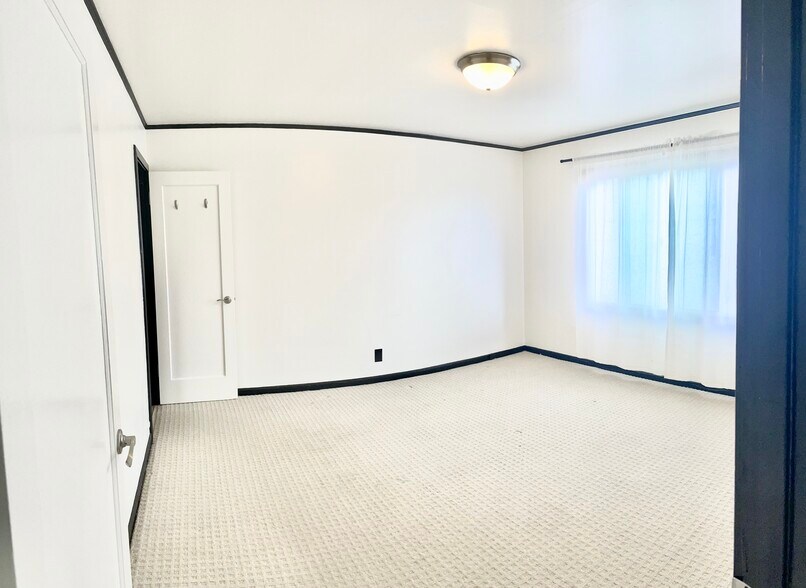 Building Photo - 2049 48th Ave