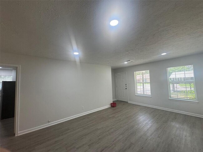 Building Photo - 4914 Enyart St