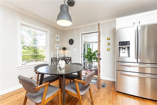 Building Photo - 1295 Lindenwood Ln NE